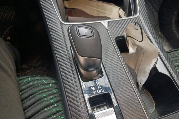 Used Venucia V 2024 260T New Star Edition Pro Gear Lever