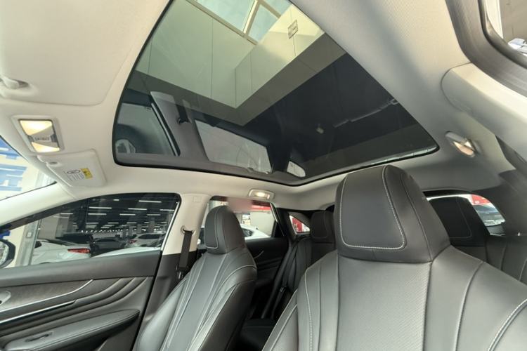 Used Venucia V 2024 260T Idol Joy Ride Pro Edition Headliner