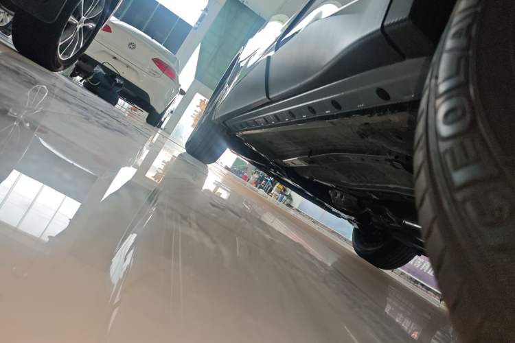 Used Venucia V 2026 Model 260T New Star Edition Pro Left Side Sill
