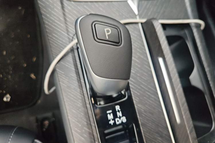 Used Venucia V 2026 Model 260T Idol Edition Pro Gear Lever