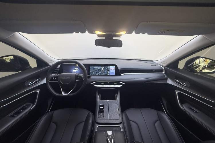 Used Venucia V DD-i 2023 110 km iE Version Audio And AC Panel