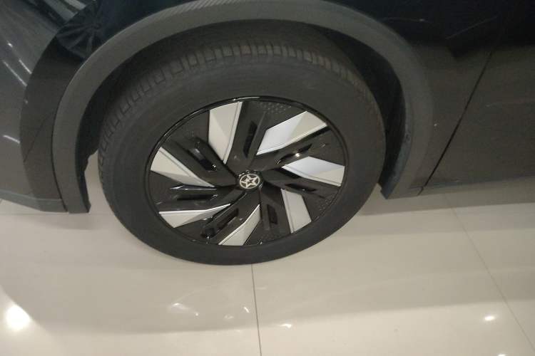 Used Venucia V DD-i 2023 60km iD Version Exterior 7