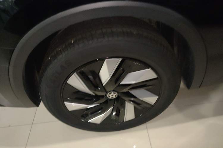 Used Venucia V DD-i 2023 60km iD Version Exterior 8