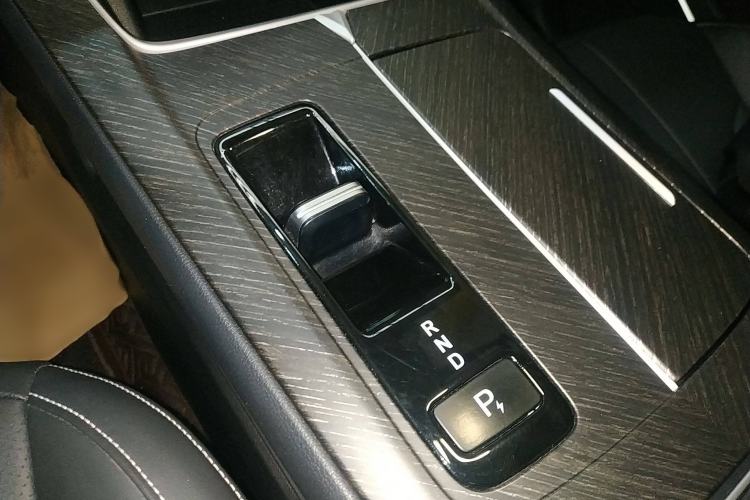 Used Venucia V DD-i 2023 110 km iE Version Gear Lever