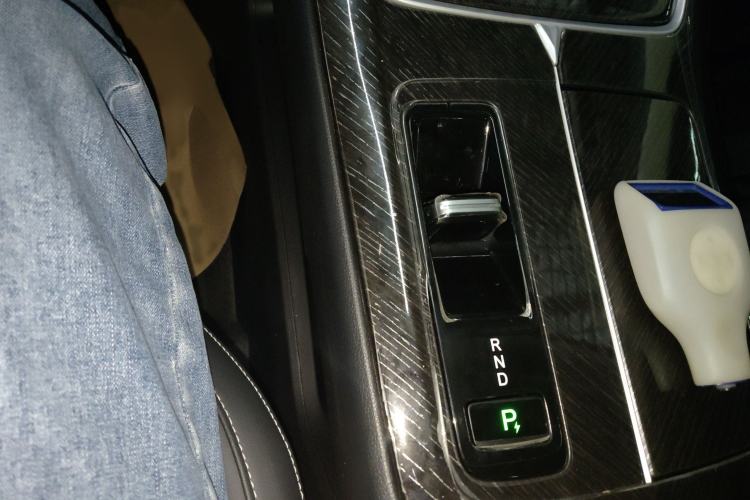 Used Venucia V DD-i 2023 60km iD Version Gear Lever