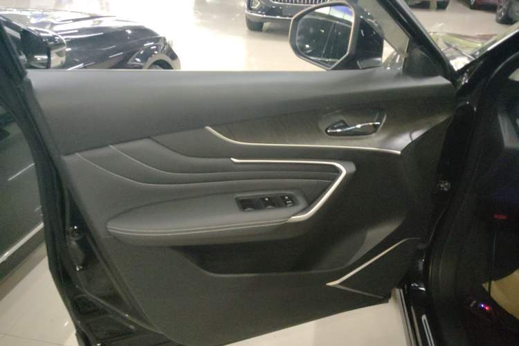 Used Venucia V DD-i 2023 60km iD Version Interior 7