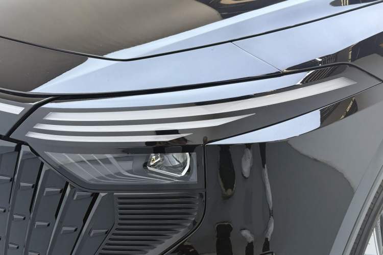 Used Venucia V DD-i 2023 110 km iE Version Left Front Headlight