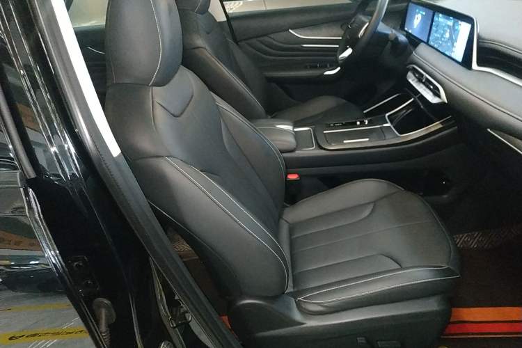 Used Venucia V DD-i 2023 110 km iE Version Right Front Seat