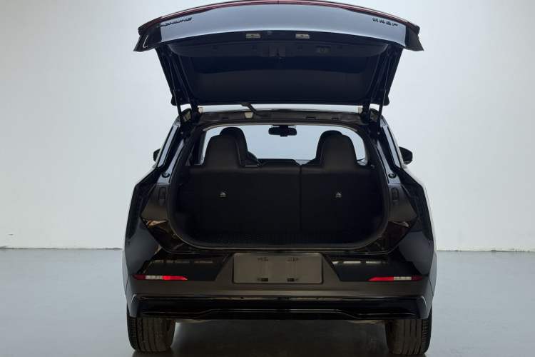 Used Venucia V DD-i 2023 110 km iE Version Trunk