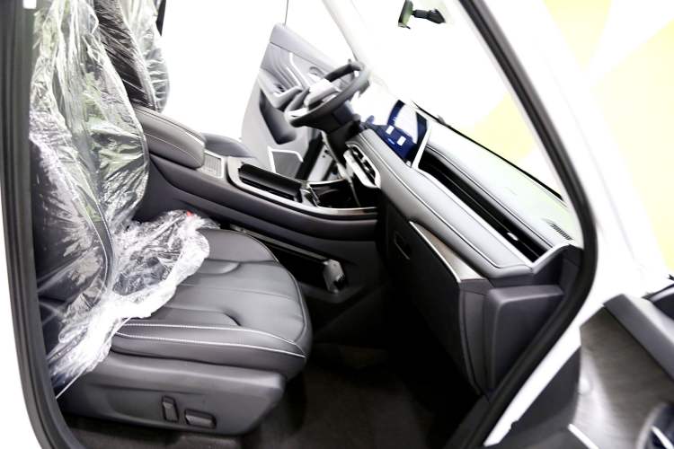 Used Venucia V DD-i 2023 60km iD Version Interior 4