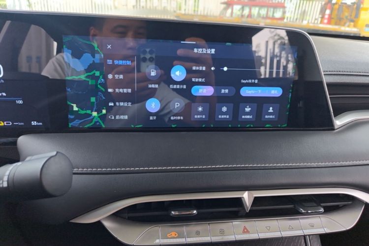 Used Venucia V DD-i 2023 110 km iE Version Audio And AC Panel
