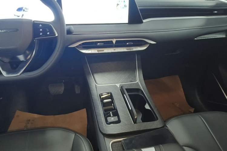 Used Venucia V DD-i 2023 110 km iE Version Audio And AC Panel