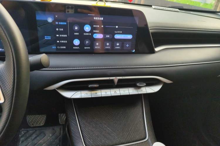 Used Venucia V DD-i 2023 60km iD Version Audio And AC Panel