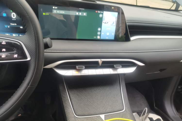 Used Venucia V DD-i 2023 60km iD Version Audio And AC Panel