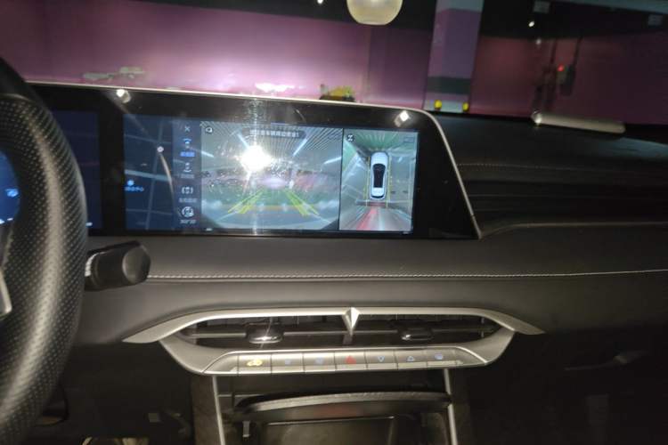Used Venucia V DD-i 2023 110 km iE Version Audio And AC Panel