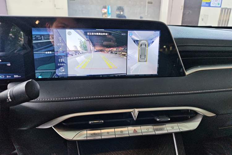 Used Venucia V DD-i 2023 110 km iE Version Audio And AC Panel