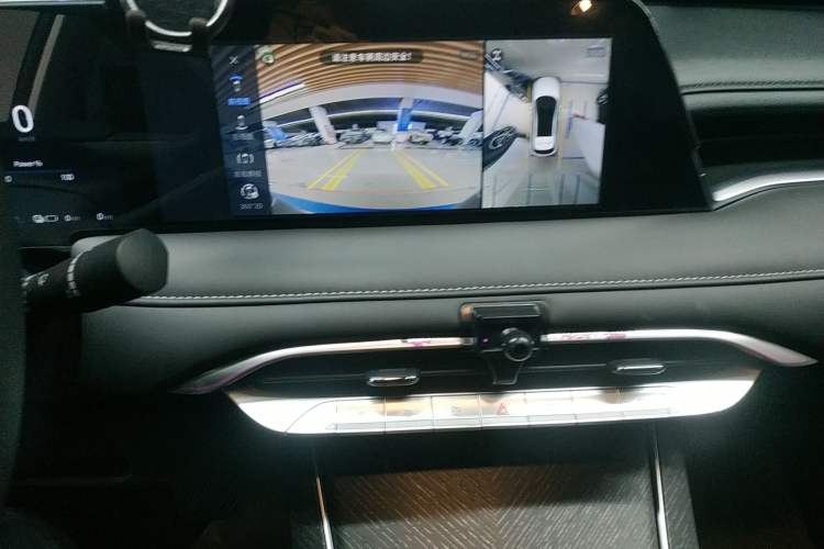 Used Venucia V DD-i 2023 110km iT Version Audio And AC Panel