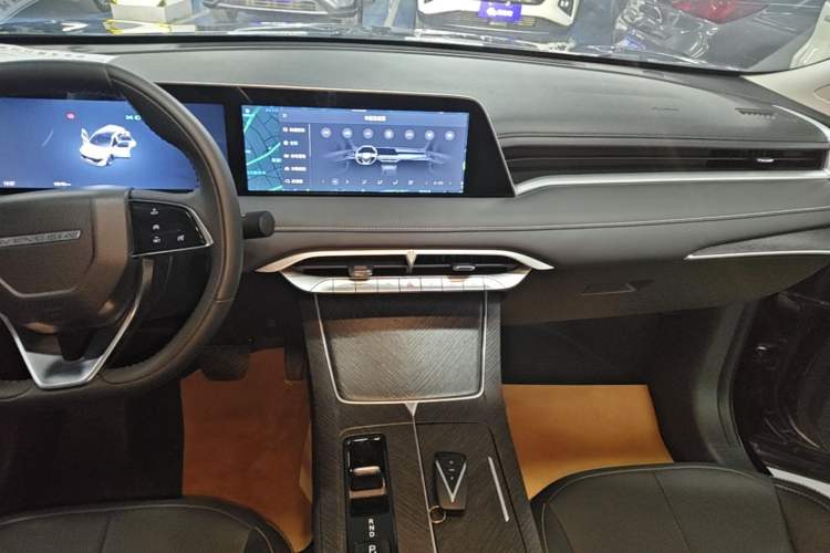 Used Venucia V DD-i 2023 110 km iE Version Audio And AC Panel