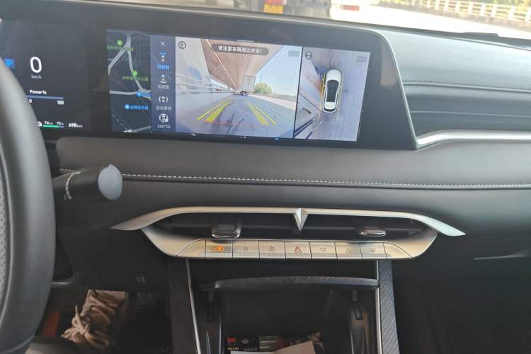 Used Venucia V DD-i 2023 110 km iE Version Audio And AC Panel