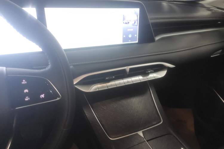 Used Venucia V DD-i 2023 110 km iE Version Audio And AC Panel