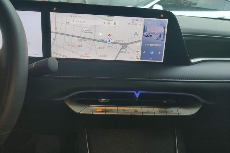 Used Venucia V DD-i 2023 110km iT Version Audio And AC Panel