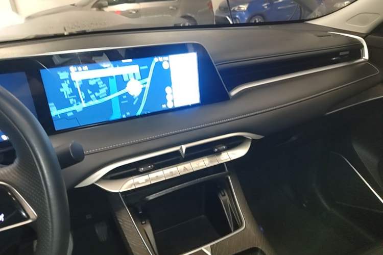 Used Venucia V DD-i 2023 110 km iE Version Audio And AC Panel