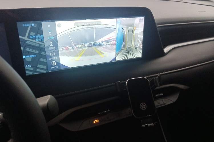 Used Venucia V DD-i 2023 110 km iE Version Audio And AC Panel