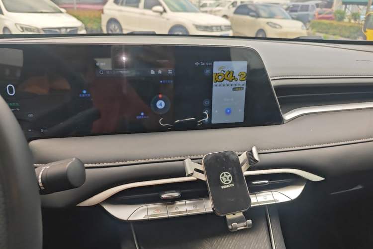 Used Venucia V DD-i 2023 110 km iE Version Audio And AC Panel
