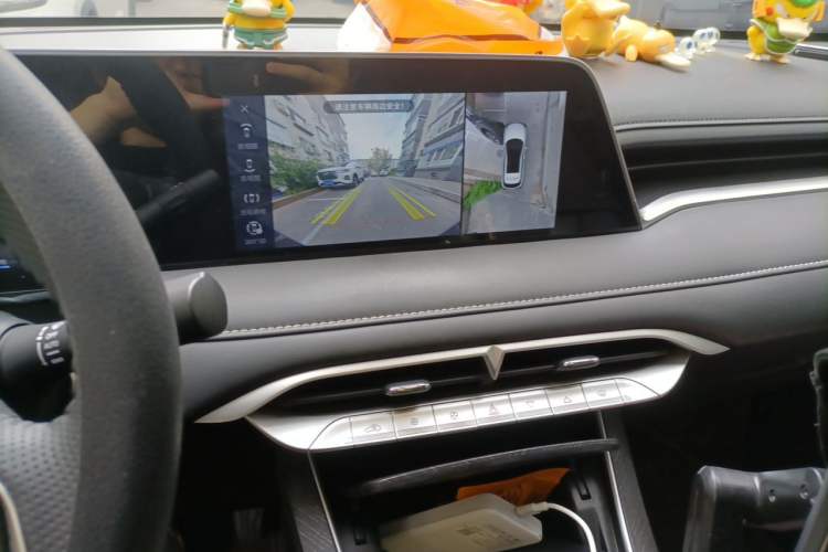 Used Venucia V DD-i 2023 110 km iE Version Audio And AC Panel