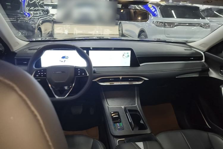 Used Venucia V DD-i 2023 110 km iE Version Center Console