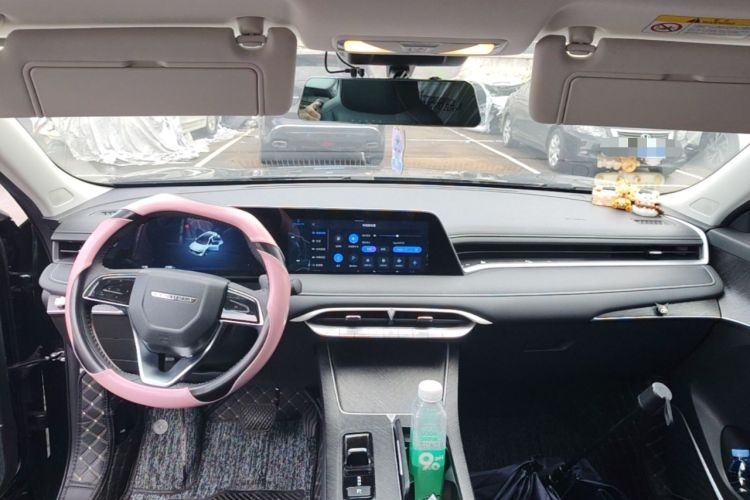 Used Venucia V DD-i 2023 110 km iE Version Center Console