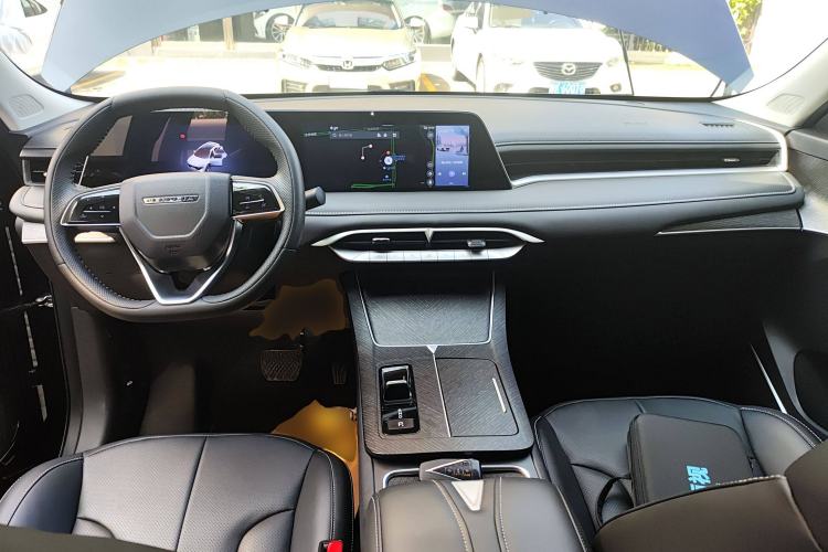 Used Venucia V DD-i 2023 60km iD Version Center Console