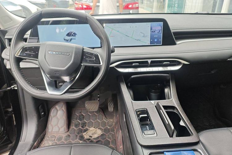 Used Venucia V DD-i 2023 110km iT Version Center Console