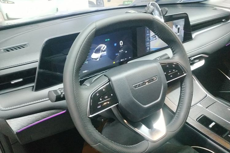 Used Venucia V DD-i 2023 110km iT Version Center Console