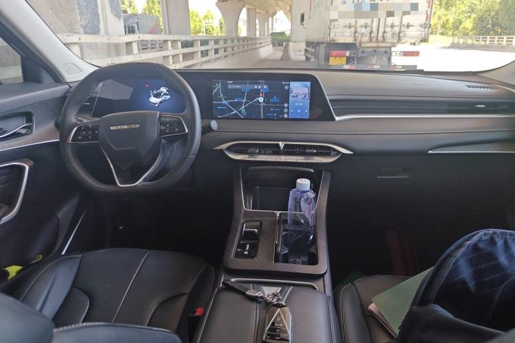 Used Venucia V DD-i 2023 110 km iE Version Center Console
