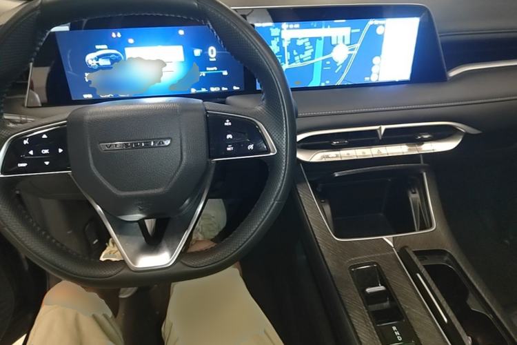 Used Venucia V DD-i 2023 110 km iE Version Center Console