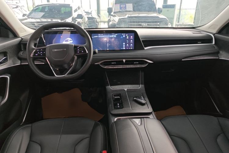 Used Venucia V DD-i 2023 110 km iE Version Center Console