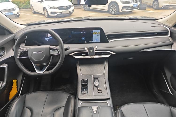 Used Venucia V DD-i 2023 110 km iE Version Center Console
