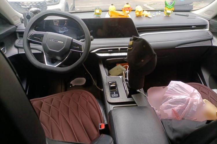Used Venucia V DD-i 2023 110 km iE Version Center Console