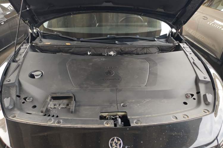 Used Venucia V DD-i 2023 110 km iE Version Engine Bay