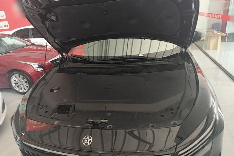 Used Venucia V DD-i 2023 110 km iE Version Engine Bay