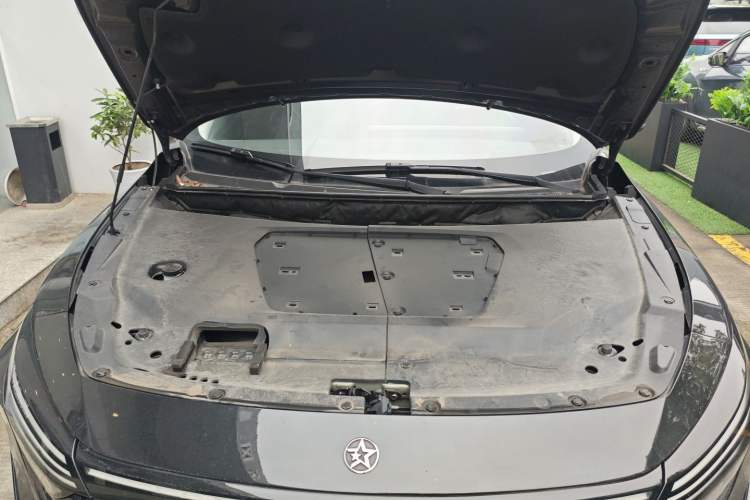 Used Venucia V DD-i 2023 110km iT Version Engine Bay