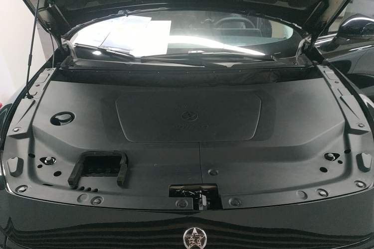 Used Venucia V DD-i 2023 110km iT Version Engine Bay