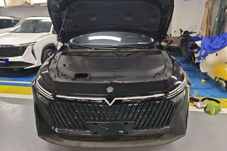 Used Venucia V DD-i 2023 110 km iE Version Engine Bay