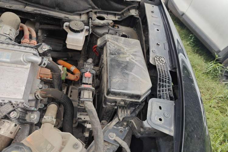 Used Venucia V DD-i 2023 110 km iE Version Engine Bay Left