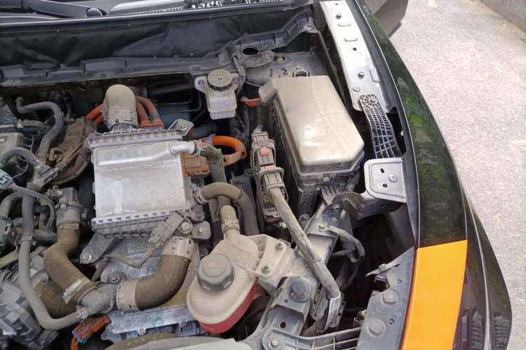 Used Venucia V DD-i 2023 110 km iE Version Engine Bay Left
