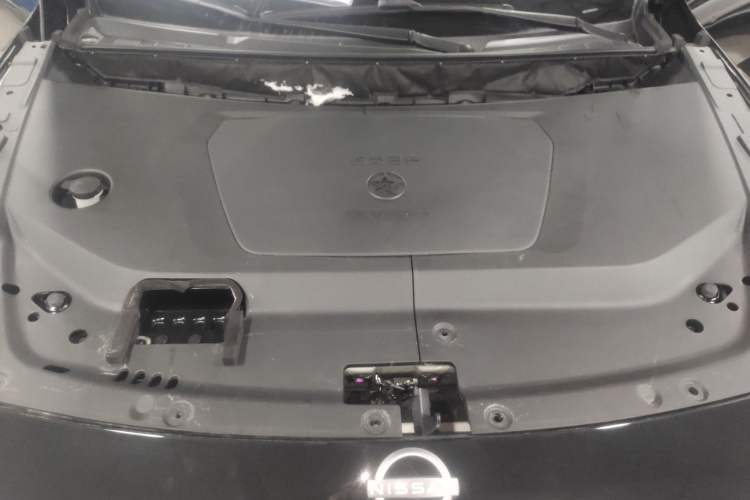 Used Venucia V DD-i 2023 110 km iE Version Engine Bay