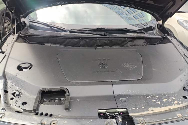 Used Venucia V DD-i 2023 110 km iE Version Engine Bay