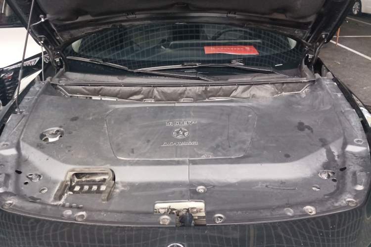 Used Venucia V DD-i 2023 110 km iE Version Engine Bay