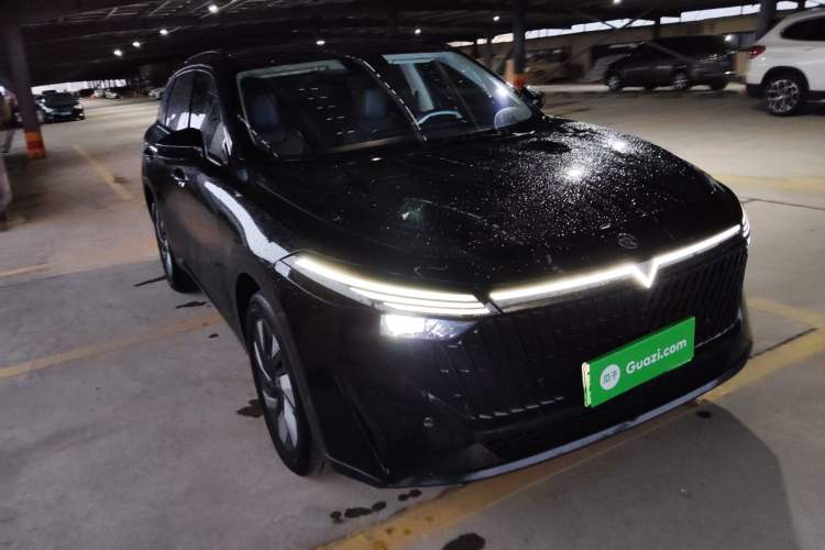 Used Venucia V DD-i 2023 110km iT Version Front Right 45 Deg